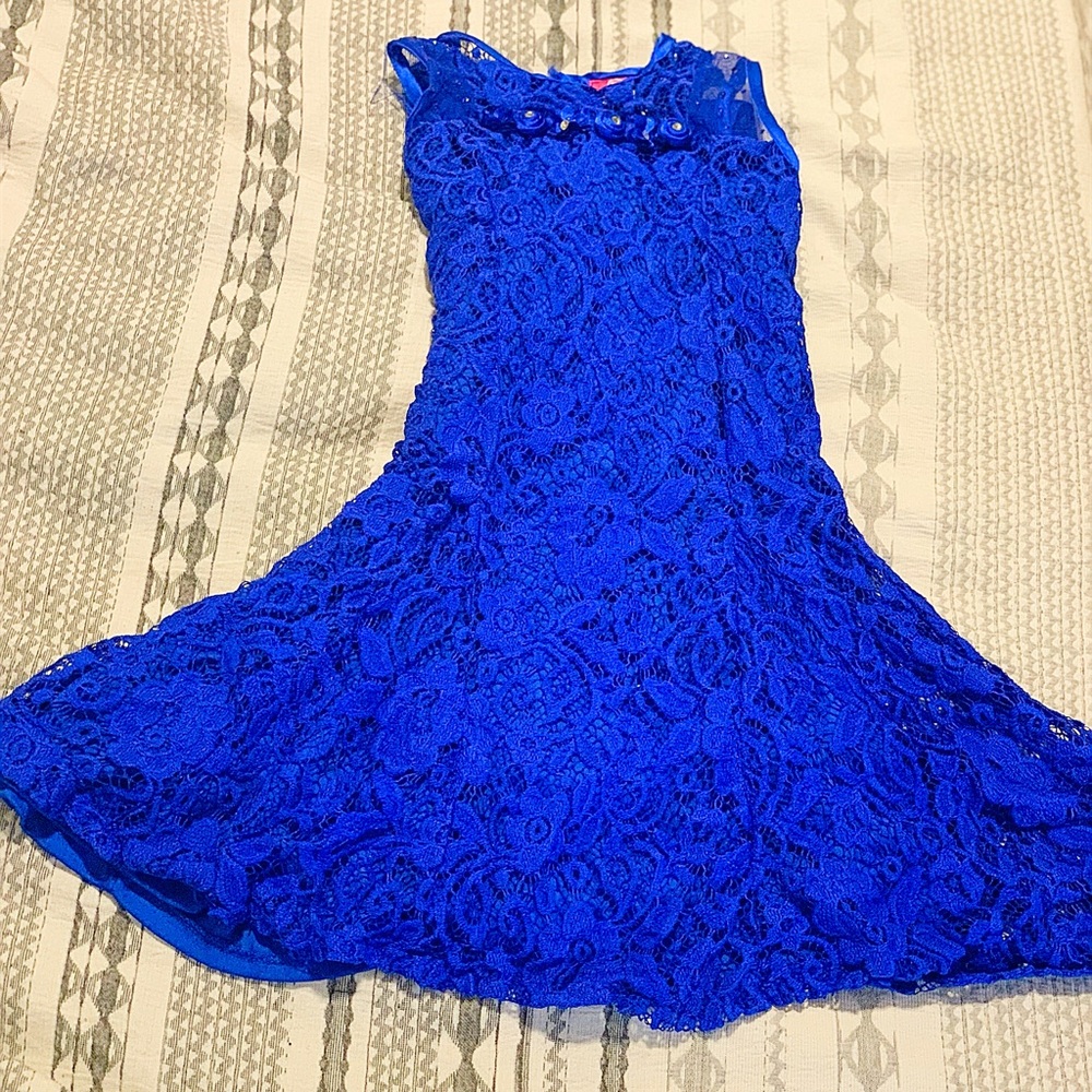 Girls royal blue lacy dress. Great condition. Size 30 Eur.  Fits size 5-6 yr old